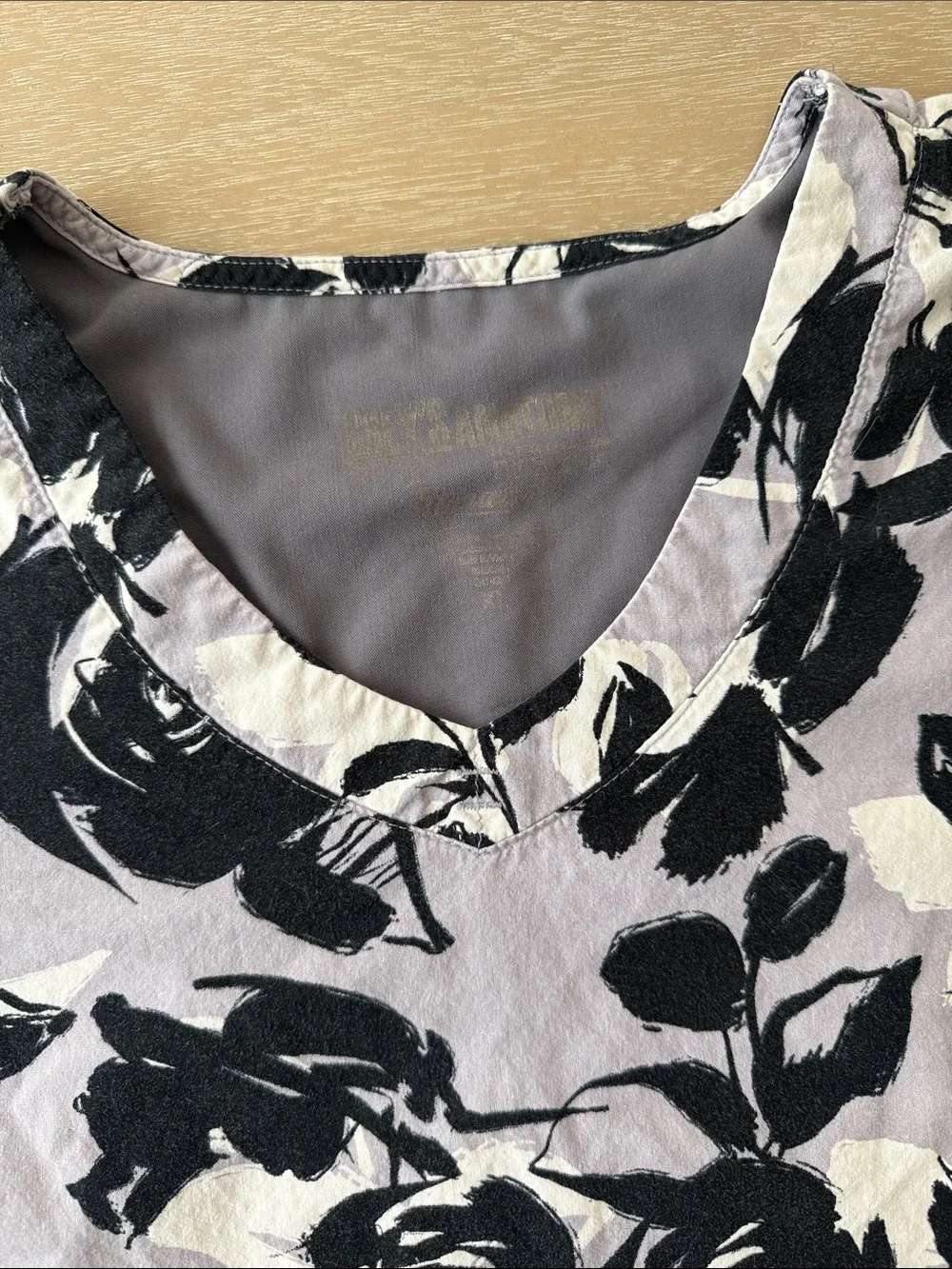 Grey's Anatomy Rose Scrub Top | XL